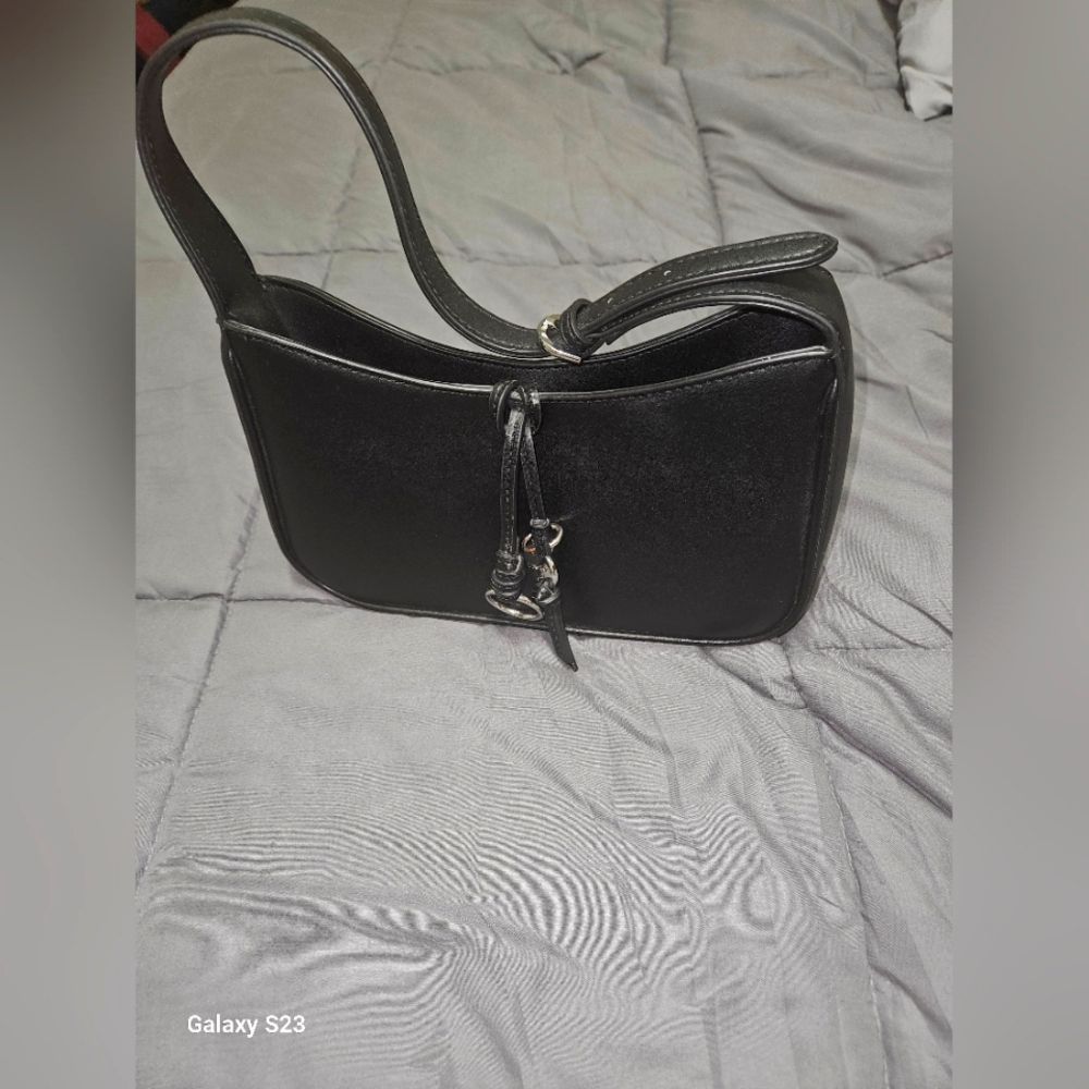 Calvin Klein Elegant Black Women's Shoulder  Bag